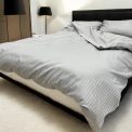 Posteljina Saten pruga Svetlo siva boja 200x220cm 100% pamuk