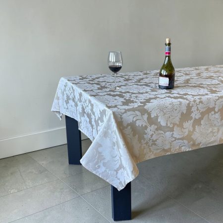 Stolnjak " Damast " - 150x160cm  dezen E29